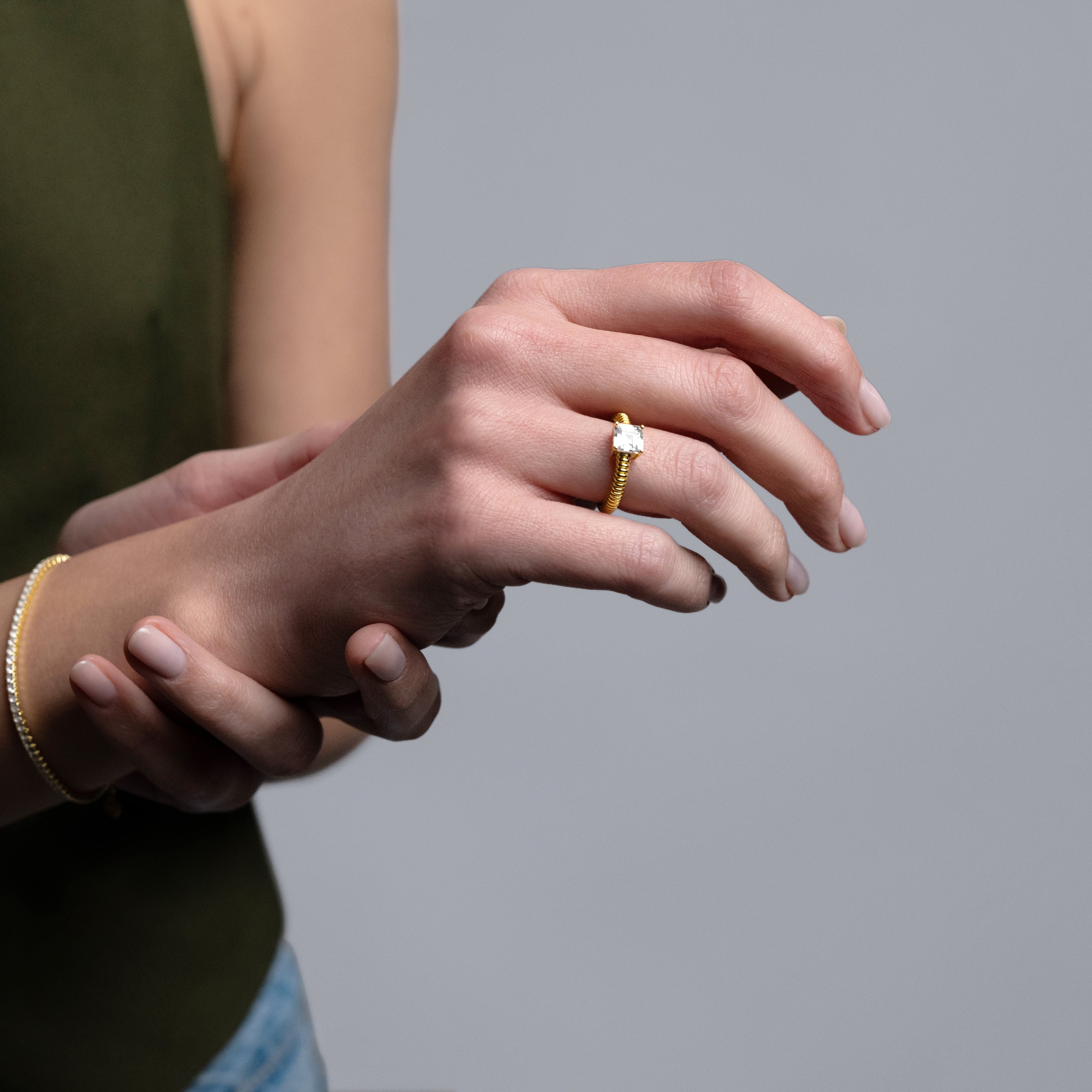 Anello "Timeless Glow" – Argento 925 con Finitura Dorata