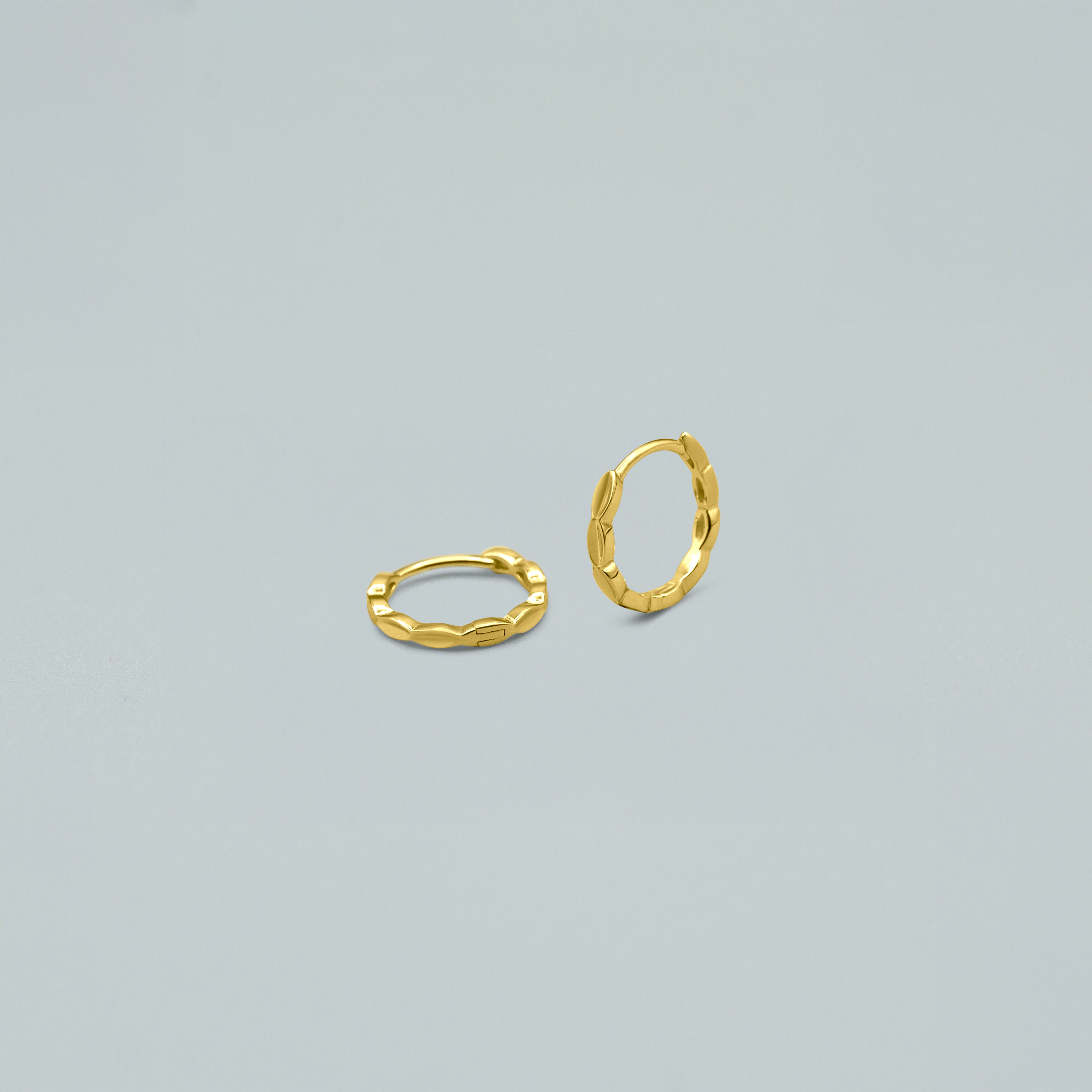 Orecchini "Mini Sculpted Hoops"- Argento 925 con Finitura Dorata